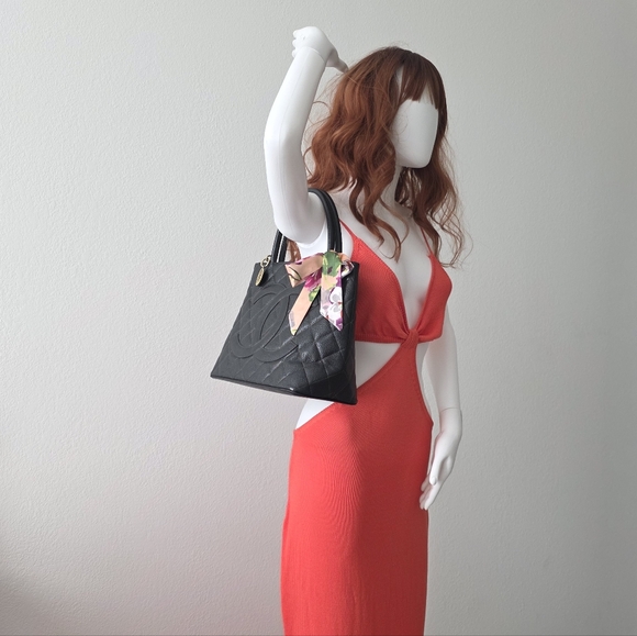 Auth Chanel CC Caviar Medallion Leather Tote - Picture 3 of 9